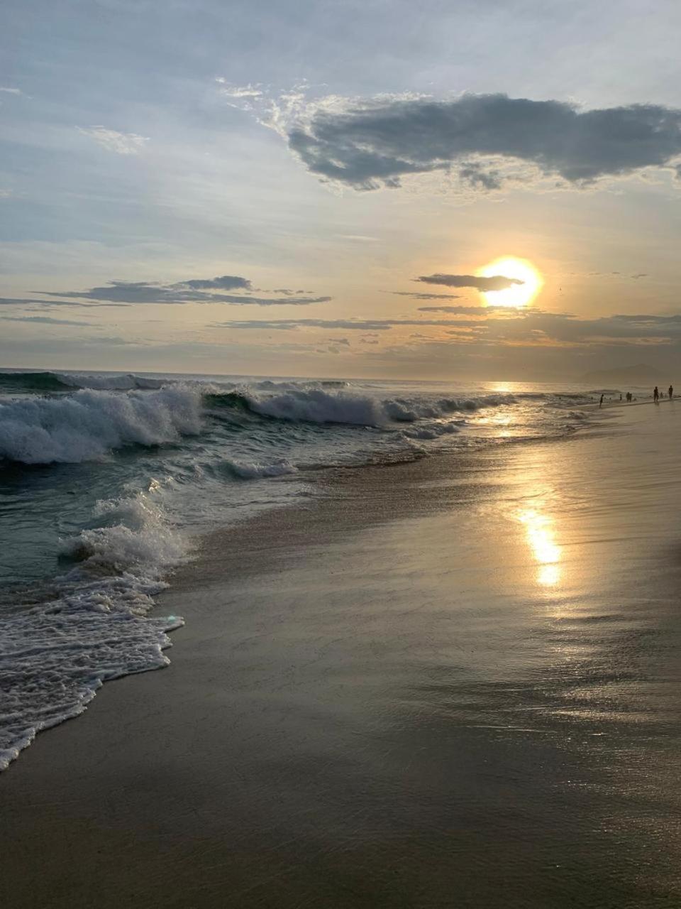 Lindo Apto No Melhor Lugar Da Barra Da Tijuca! Com Uma Vista De Tirar O Folego, Frente Para O Mar! Totalmente Equipado E Decorado Ao Lado Dos Melhores Hoteis E Quiosques Da Barra! Portaria 24H, Piscina, Sauna, Jacuzzi, Academia, Garagem, Wi-Fi, Lavan Рио-де-Жанейро Экстерьер фото