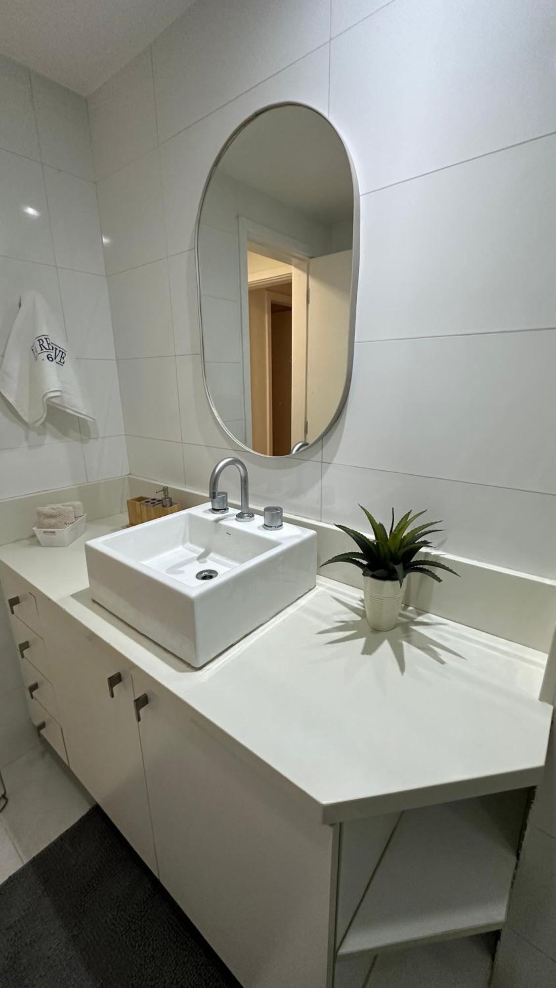 Lindo Apto No Melhor Lugar Da Barra Da Tijuca! Com Uma Vista De Tirar O Folego, Frente Para O Mar! Totalmente Equipado E Decorado Ao Lado Dos Melhores Hoteis E Quiosques Da Barra! Portaria 24H, Piscina, Sauna, Jacuzzi, Academia, Garagem, Wi-Fi, Lavan Рио-де-Жанейро Экстерьер фото