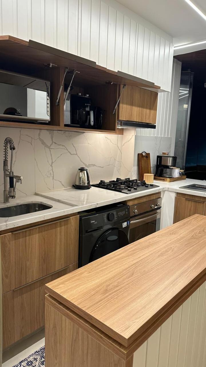 Lindo Apto No Melhor Lugar Da Barra Da Tijuca! Com Uma Vista De Tirar O Folego, Frente Para O Mar! Totalmente Equipado E Decorado Ao Lado Dos Melhores Hoteis E Quiosques Da Barra! Portaria 24H, Piscina, Sauna, Jacuzzi, Academia, Garagem, Wi-Fi, Lavan Рио-де-Жанейро Экстерьер фото